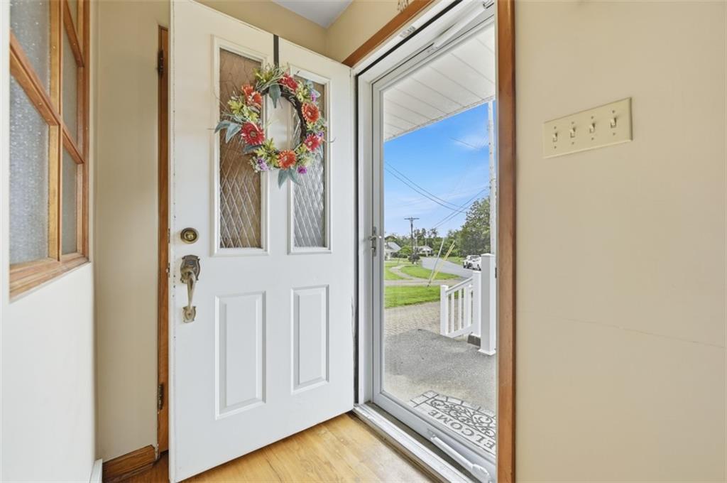 2207 Ridgevue Avenue Aliquippa, PA 15001 - Photo 4 of 41