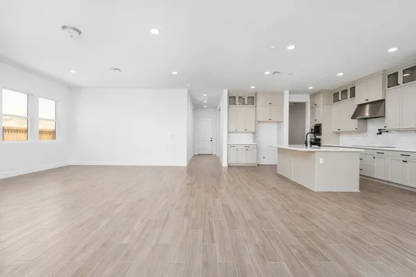 $890,472 | 8388 Iron Creek Drive, Friant, CA 93626