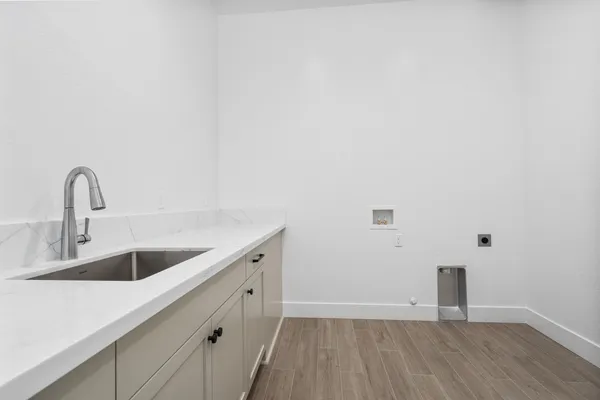 $890,472 | 8388 Iron Creek Drive, Friant, CA 93626