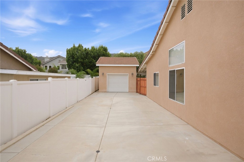 20163 Mapleleaf Court Wildomar, CA 92595 - Photo 4 of 35