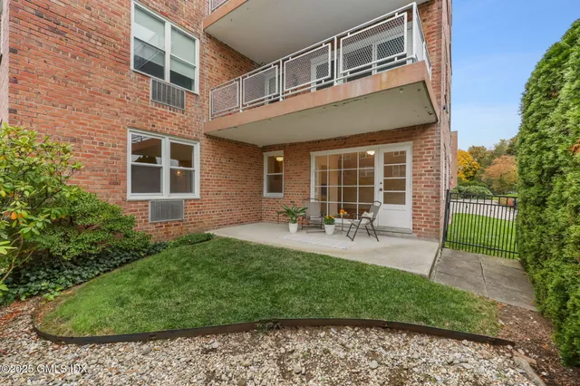 $679,000 | 4 Putnam Hill Road, Unit 1C, Greenwich, CT 06830