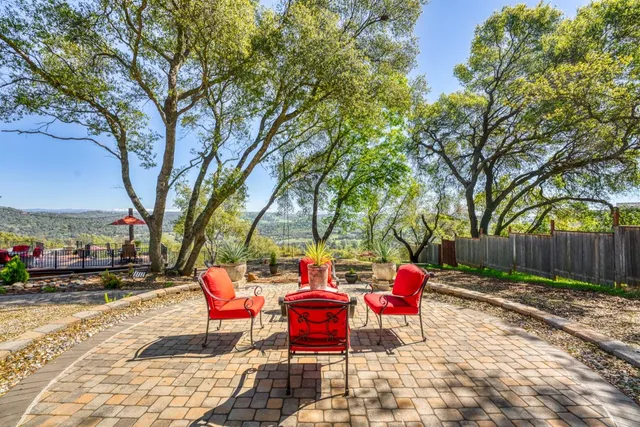 a view of a pathway of a house