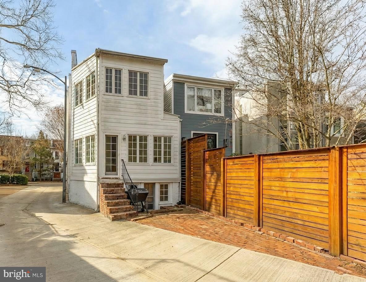 2015 Allen Place Northwest Washington, DC 20009 - Photo 33 of 34 Image is virtually rendered