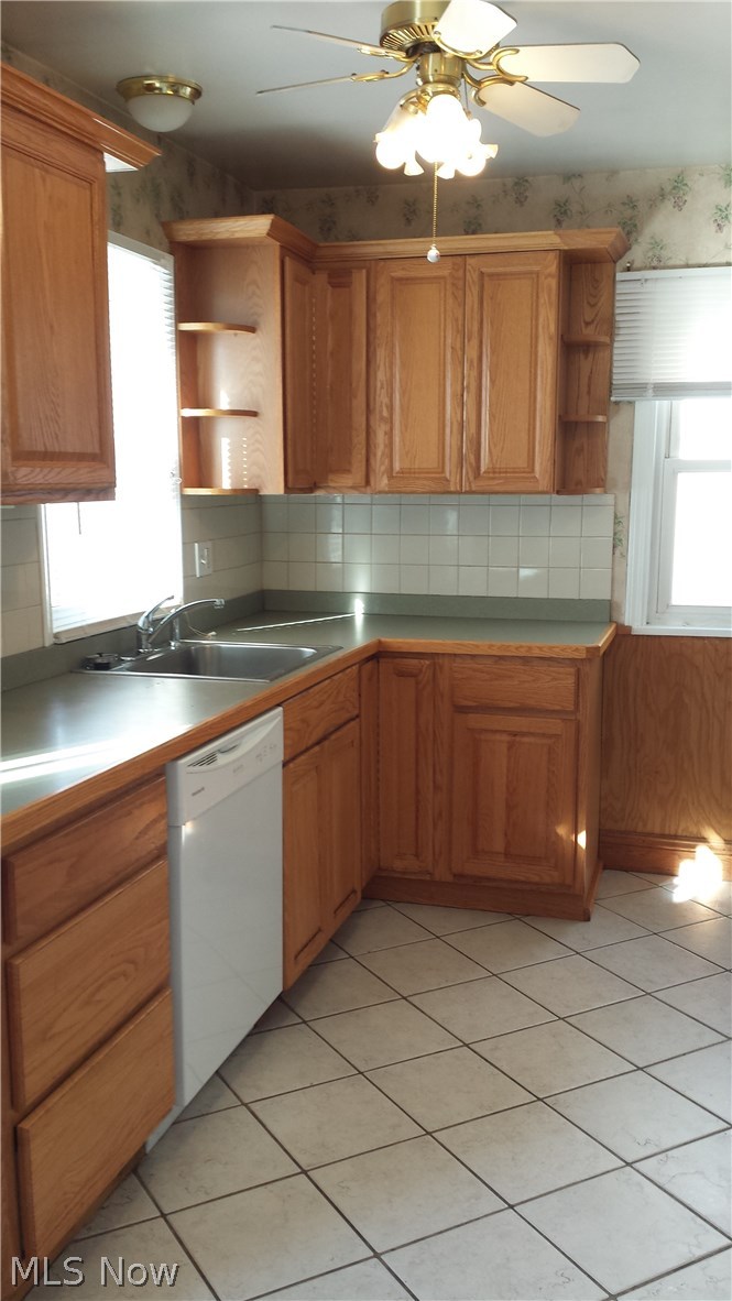 1112 Lander Road Cleveland, OH 44124 - Photo 7 of 27