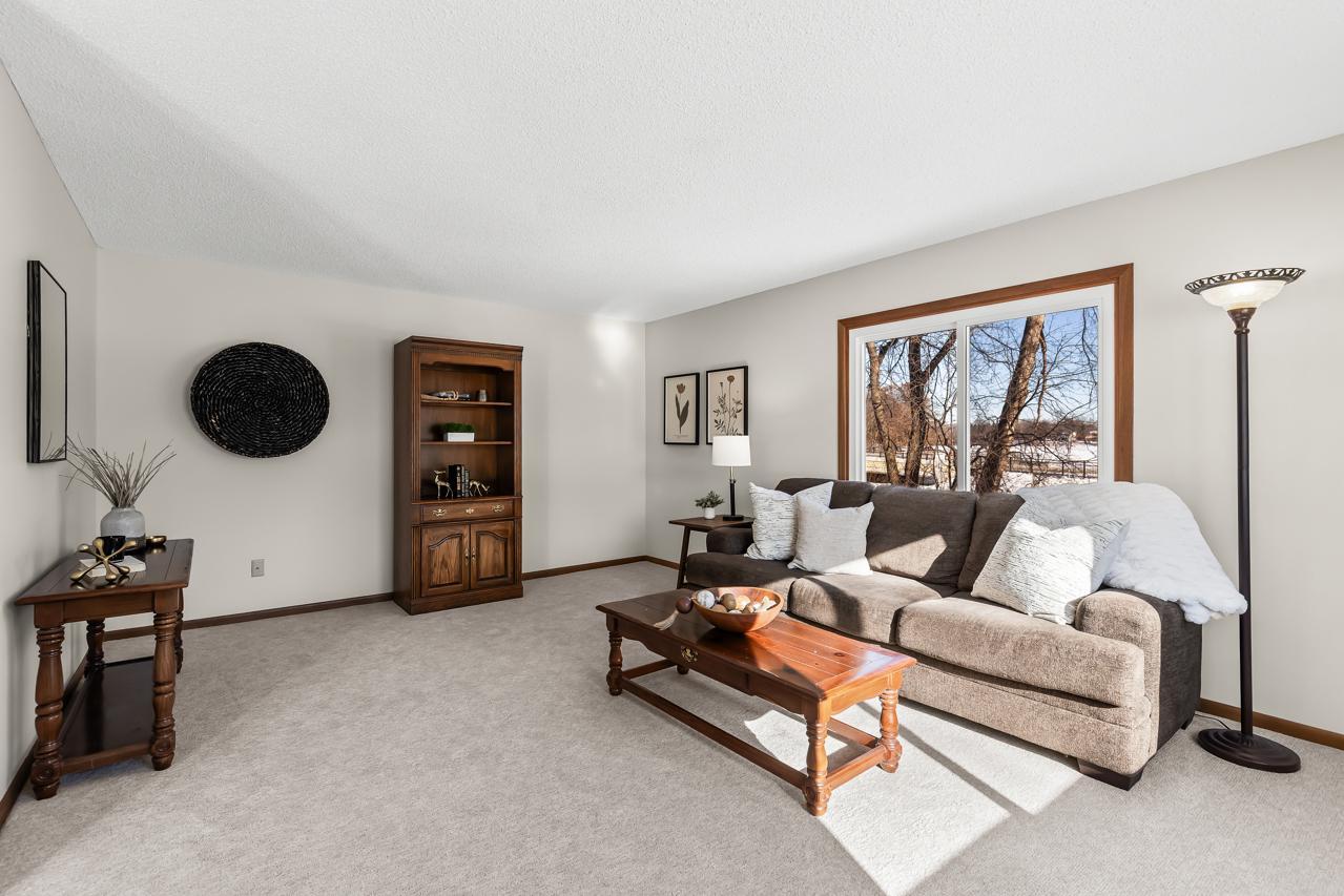 17208 Peterborg Road Eden Prairie, MN 55346 - Photo 6 of 39 Gallery Image 6