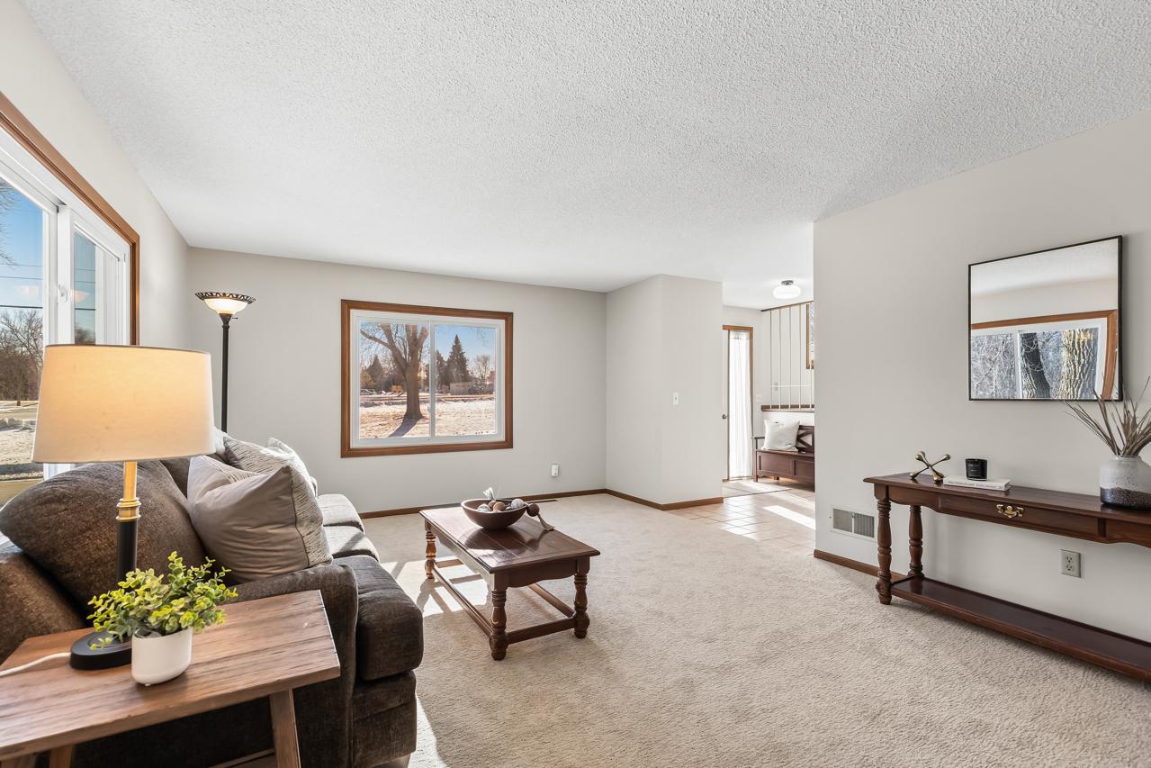 17208 Peterborg Road Eden Prairie, MN 55346 - Photo 7 of 39 Gallery Image 7