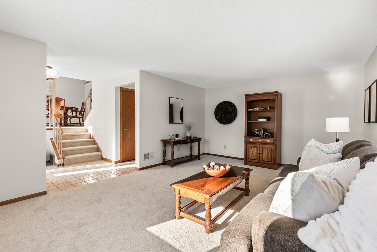 17208 Peterborg Road Eden Prairie, MN 55346 - Photo 8 of 39 Gallery Image 8