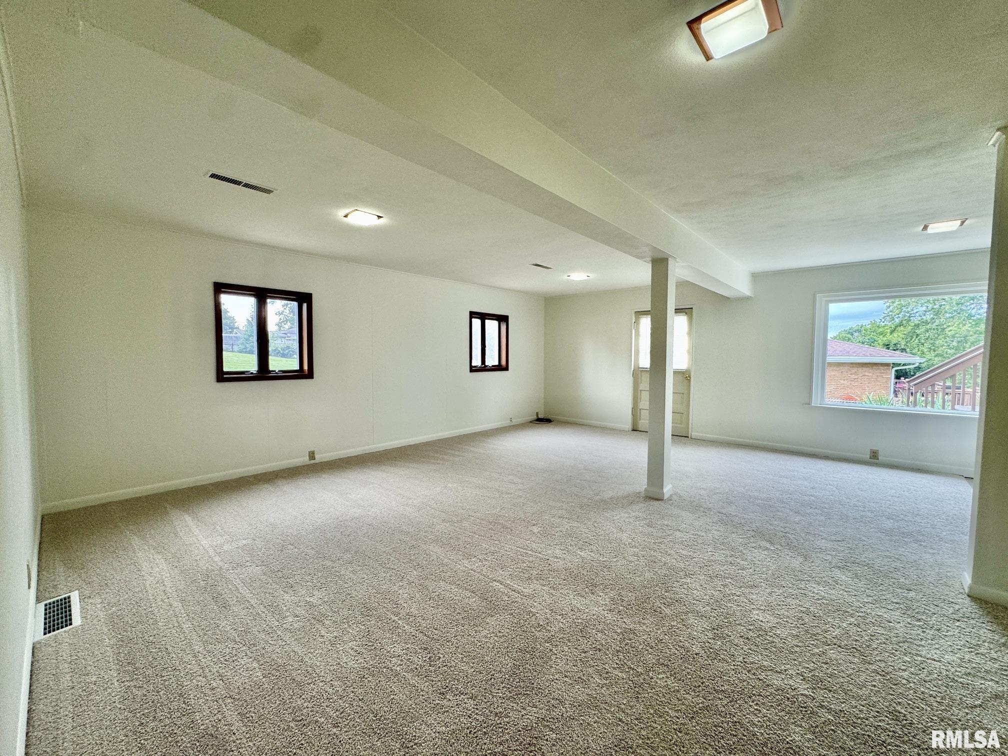 6325 North Greenmont Road Peoria, IL 61614 - Photo 17 of 27 Gallery Image 17