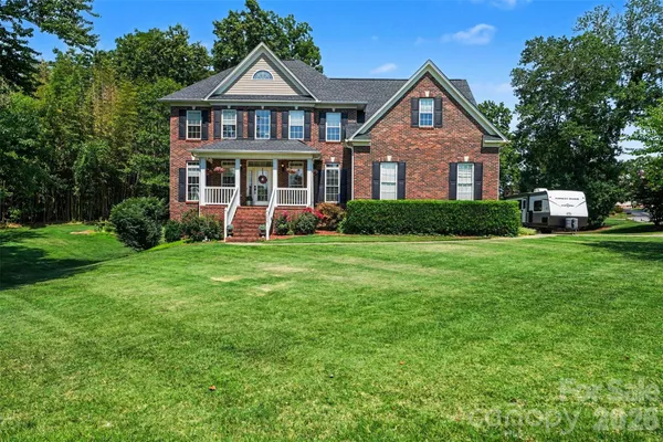 $680,000 | 4858 Elmhurst Drive Northeast, Hickory, NC 28601