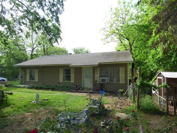 $320,000 | 511 West Pecan Street, Aubrey, TX 76227