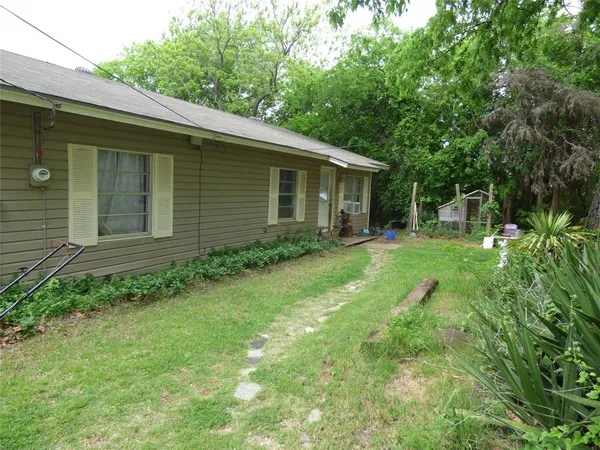 a view of a chair and tables in the backyard of the house