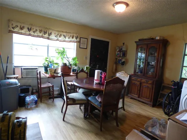 $320,000 | 511 West Pecan Street, Aubrey, TX 76227