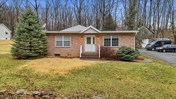 $450,000 | 20 Summerfield Road, Belvidere, NJ 07823