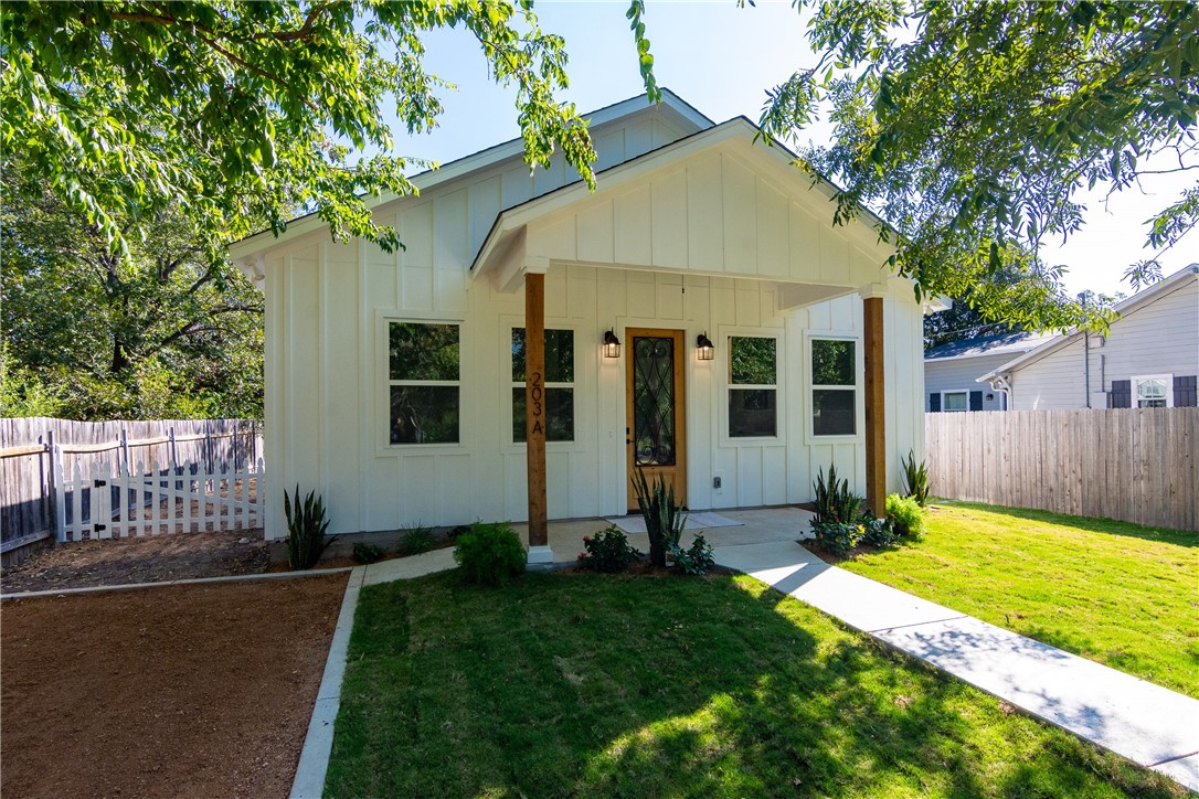 203 A Vernon Street, Thrall, TX 76578 Compass