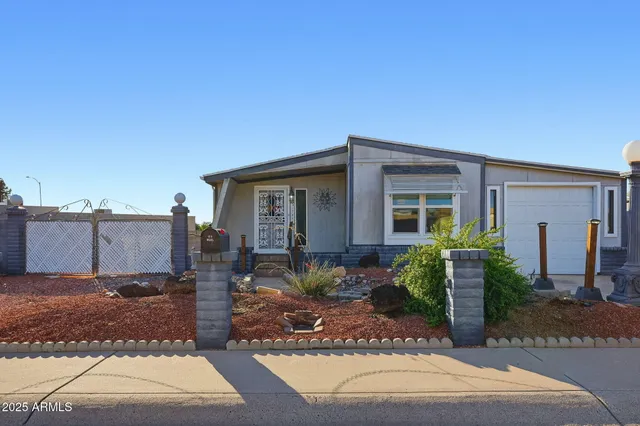 $1,400 | 17048 North 66th Terrace, Glendale, AZ 85308