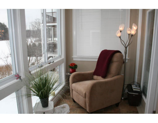 28 Beechwood Road Lynnfield, MA 01940 - Photo 9 of 11 a living room with furniture flowerpot and a potted plant