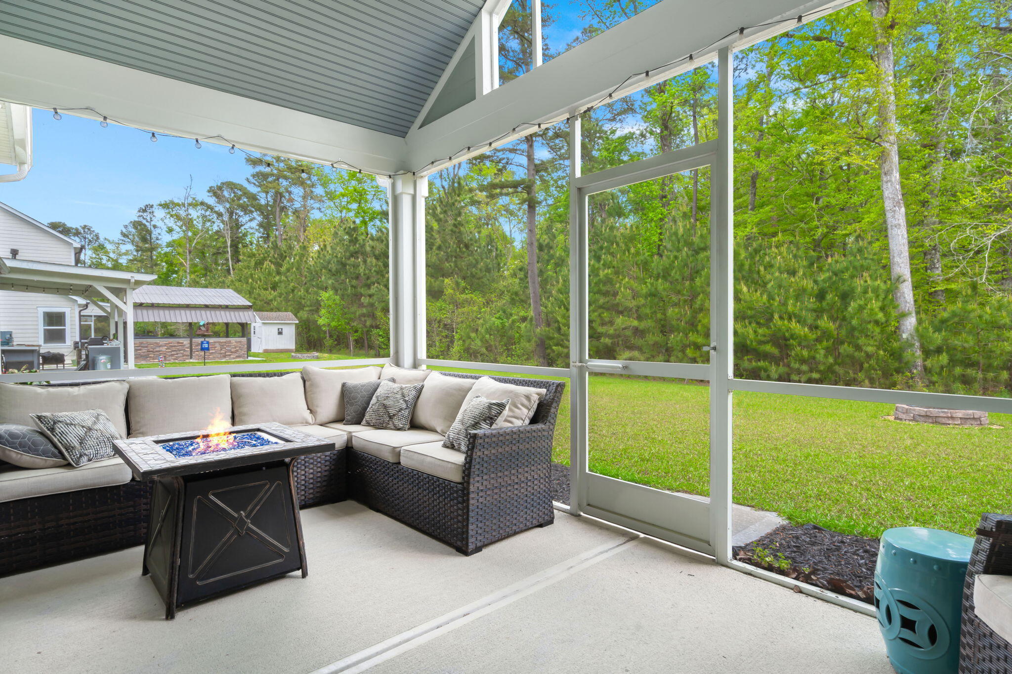 404 Oak View Way Summerville, SC 29483 - Photo 5 of 54 40