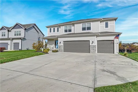 $515,000 | 18914 189th Street, Spring Hill, KS 66083