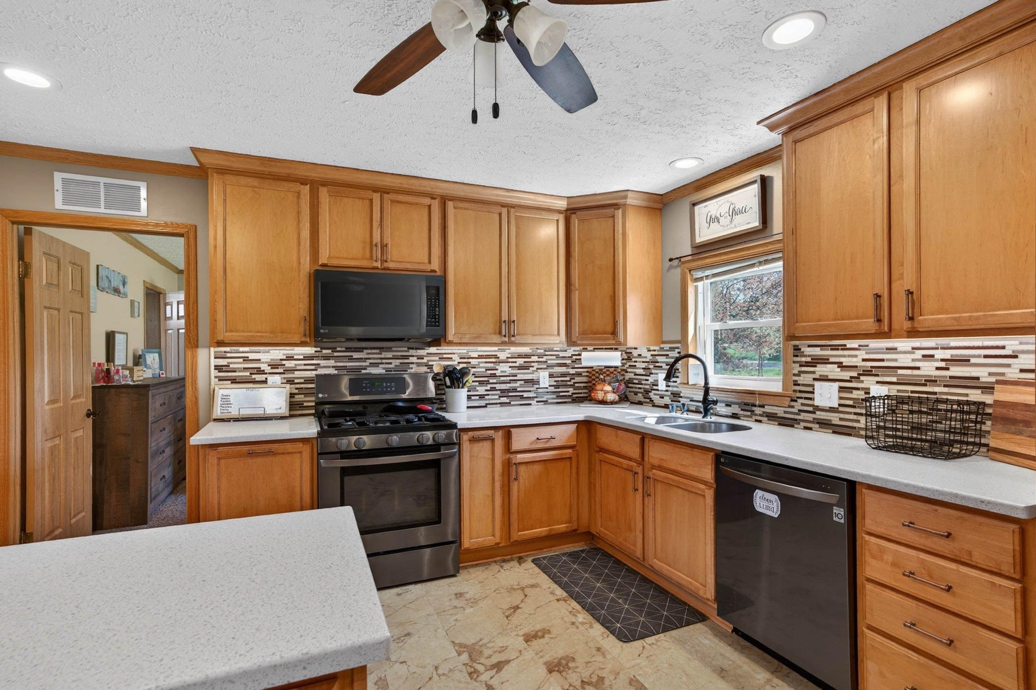 688 Bliven Road Edgerton, WI 53534 - Photo 7 of 51