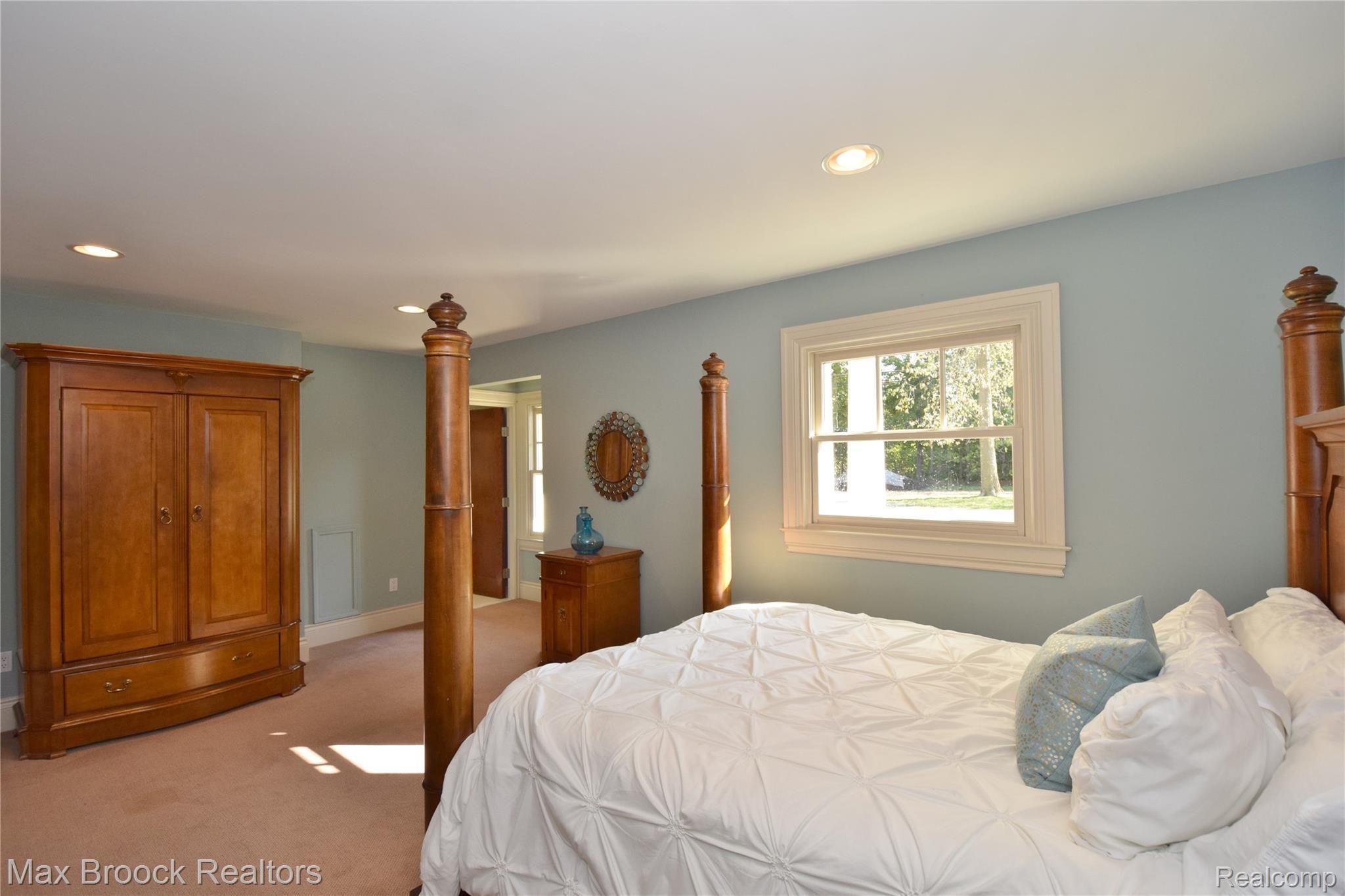 31825 Evergreen Road Franklin, MI 48025 - Photo 29 of 60 entry level suite .JPG