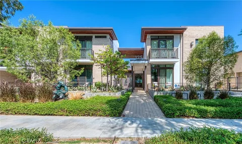 $698,000 | 125 Hurlbut Street, Unit 203, Pasadena, CA 91105