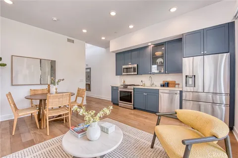 $698,000 | 125 Hurlbut Street, Unit 203, Pasadena, CA 91105