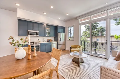 $698,000 | 125 Hurlbut Street, Unit 203, Pasadena, CA 91105