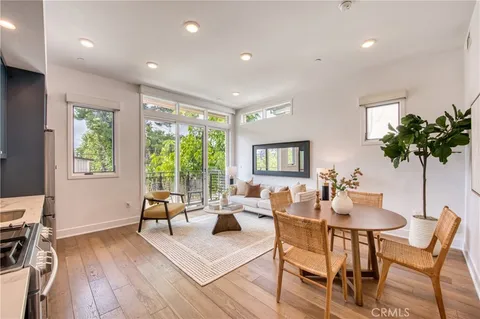 $698,000 | 125 Hurlbut Street, Unit 203, Pasadena, CA 91105