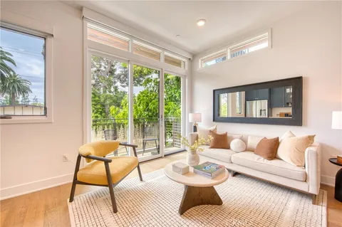 $698,000 | 125 Hurlbut Street, Unit 203, Pasadena, CA 91105