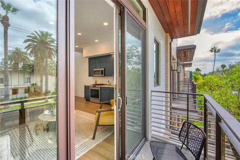 $698,000 | 125 Hurlbut Street, Unit 203, Pasadena, CA 91105