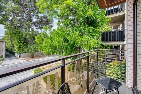 $698,000 | 125 Hurlbut Street, Unit 203, Pasadena, CA 91105