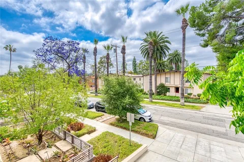$698,000 | 125 Hurlbut Street, Unit 203, Pasadena, CA 91105