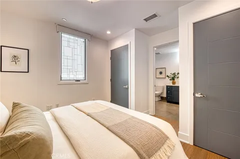 $698,000 | 125 Hurlbut Street, Unit 203, Pasadena, CA 91105