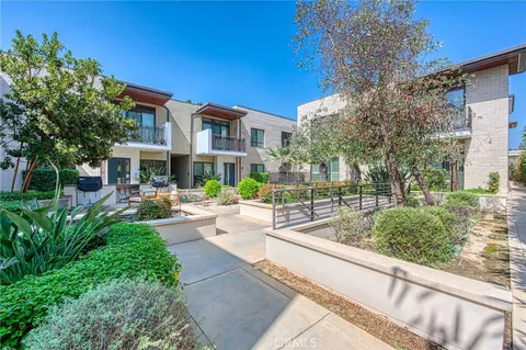$698,000 | 125 Hurlbut Street, Unit 203, Pasadena, CA 91105