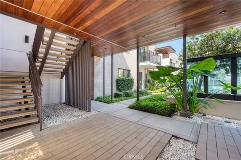 $698,000 | 125 Hurlbut Street, Unit 203, Pasadena, CA 91105