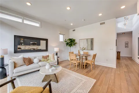 $698,000 | 125 Hurlbut Street, Unit 203, Pasadena, CA 91105