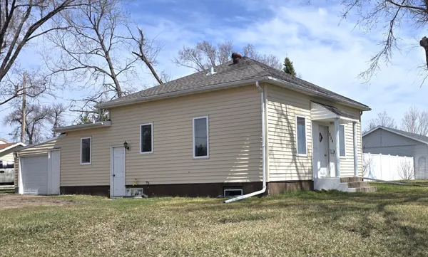 $174,000 | 834 2nd Street Northwest, Valley City, ND 58072