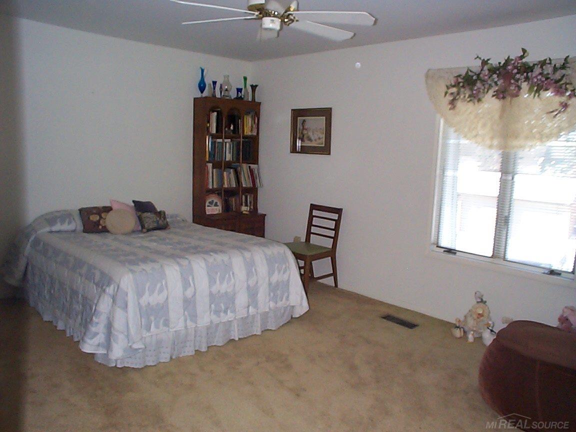 1935 River Road, Unit 7 St. Clair, MI 48079 - Photo 9 of 27 31227127-8.JPG