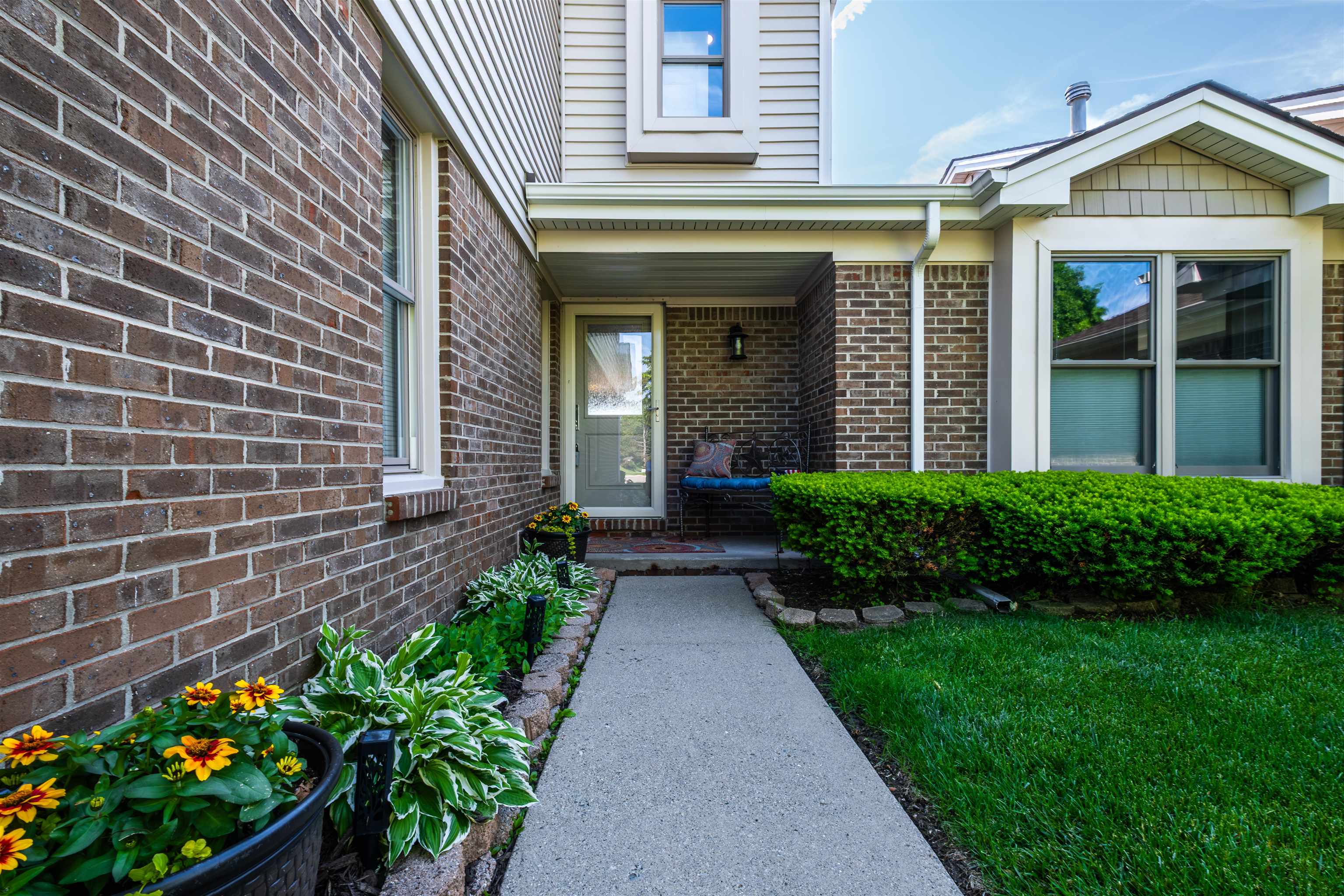 674 Summit Ridge Drive Milford, MI 48381 - Photo 3 of 32