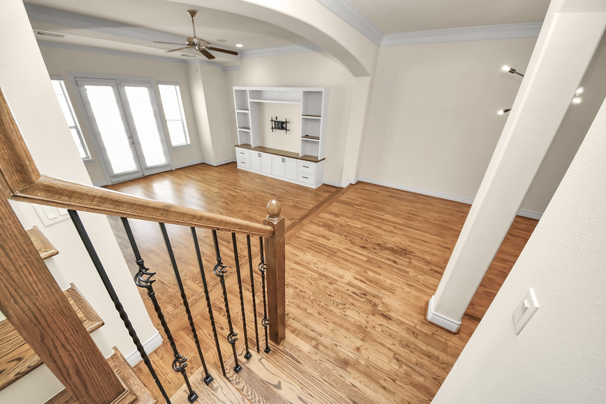 3422 Center Street Houston, TX 77007 - Photo 10 of 27 View from stairs into living/dining area.