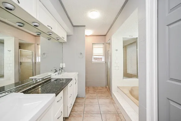 $1,990 | 13102 Richmond Avenue, Houston, TX 77082