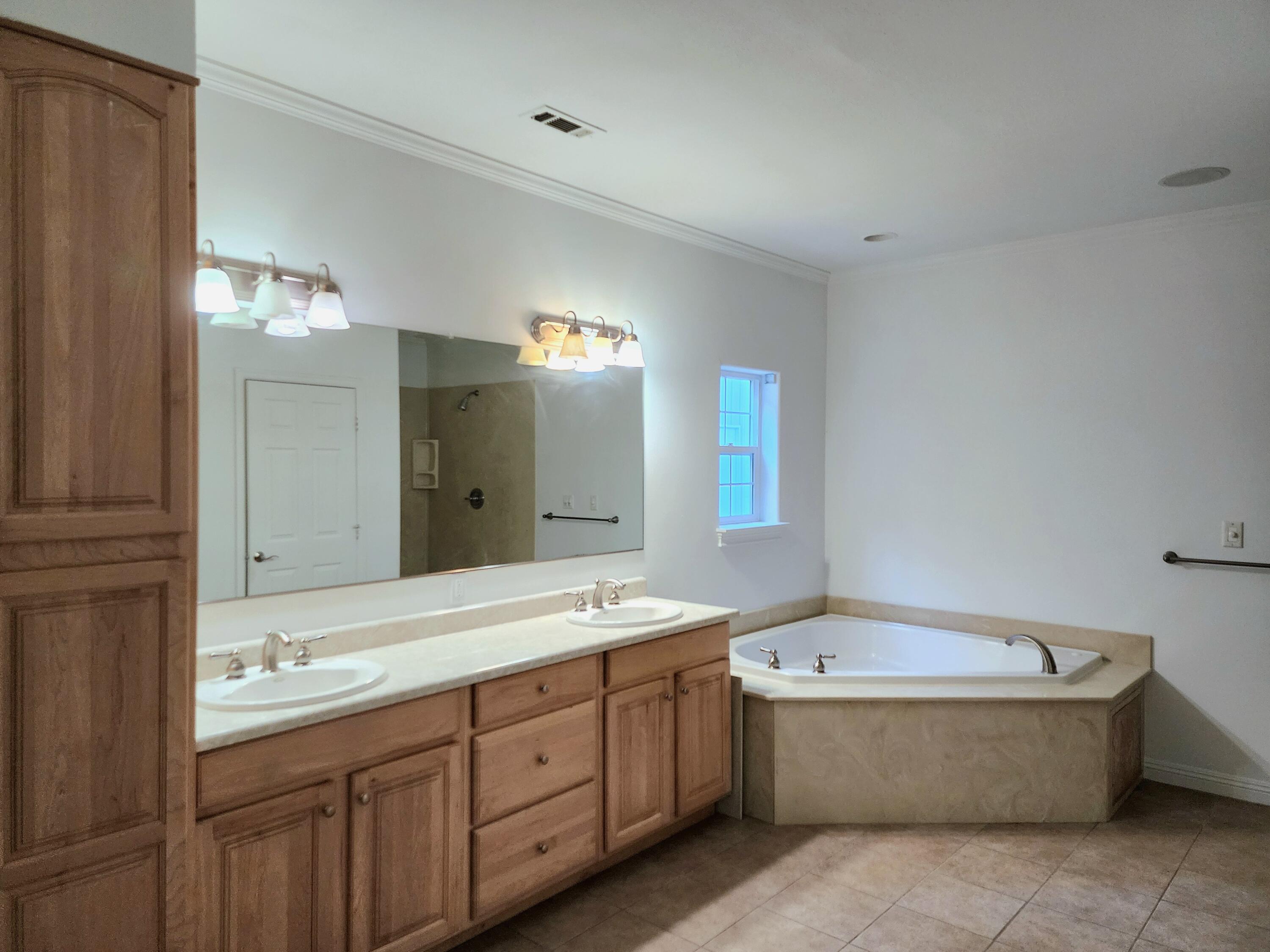 370 34N96 Lewiston, CA 96052 - Photo 20 of 30 a bathroom with a granite countertop bathtub sink and mirror