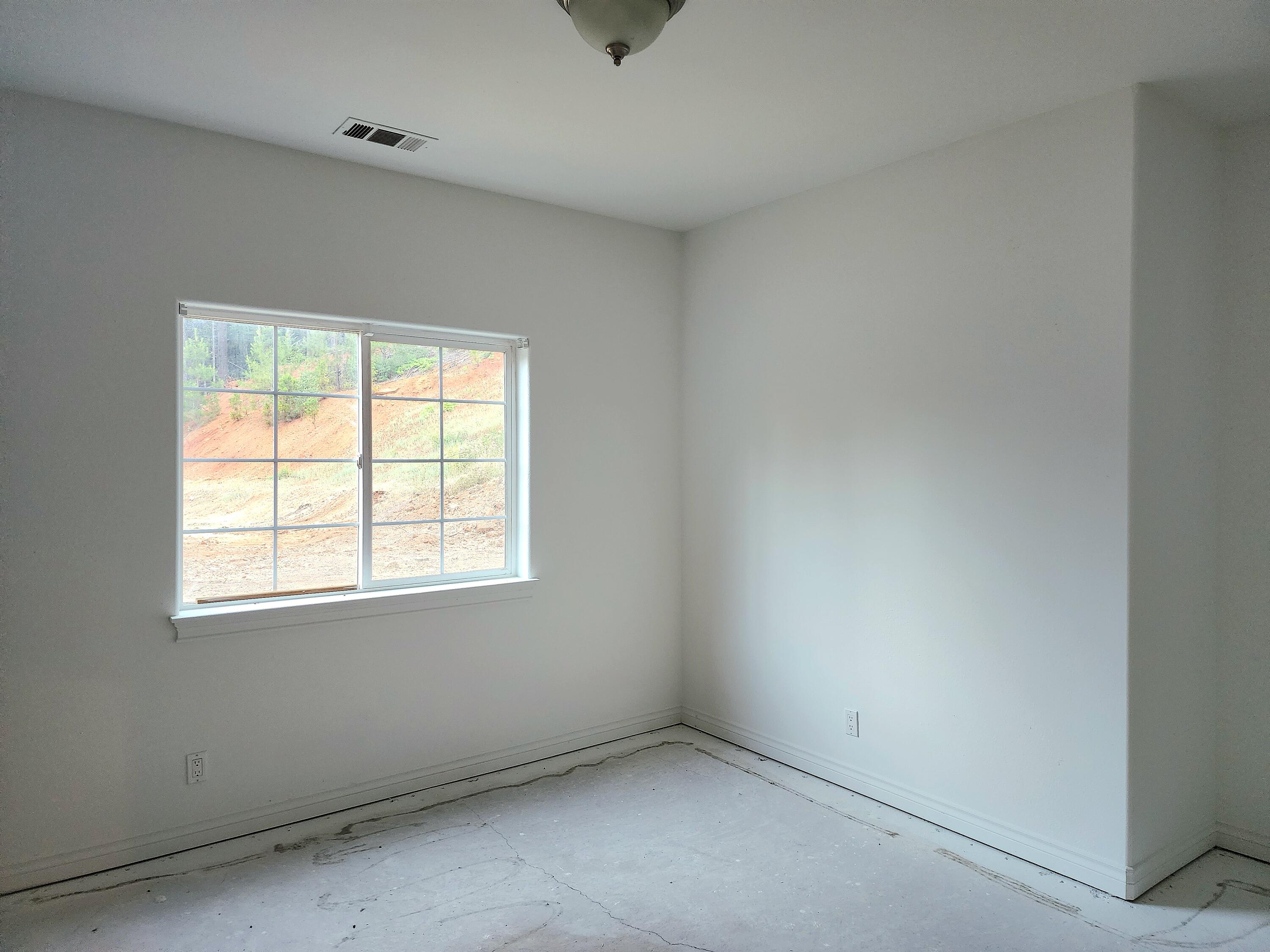 370 34N96 Lewiston, CA 96052 - Photo 24 of 30 an empty room with a window