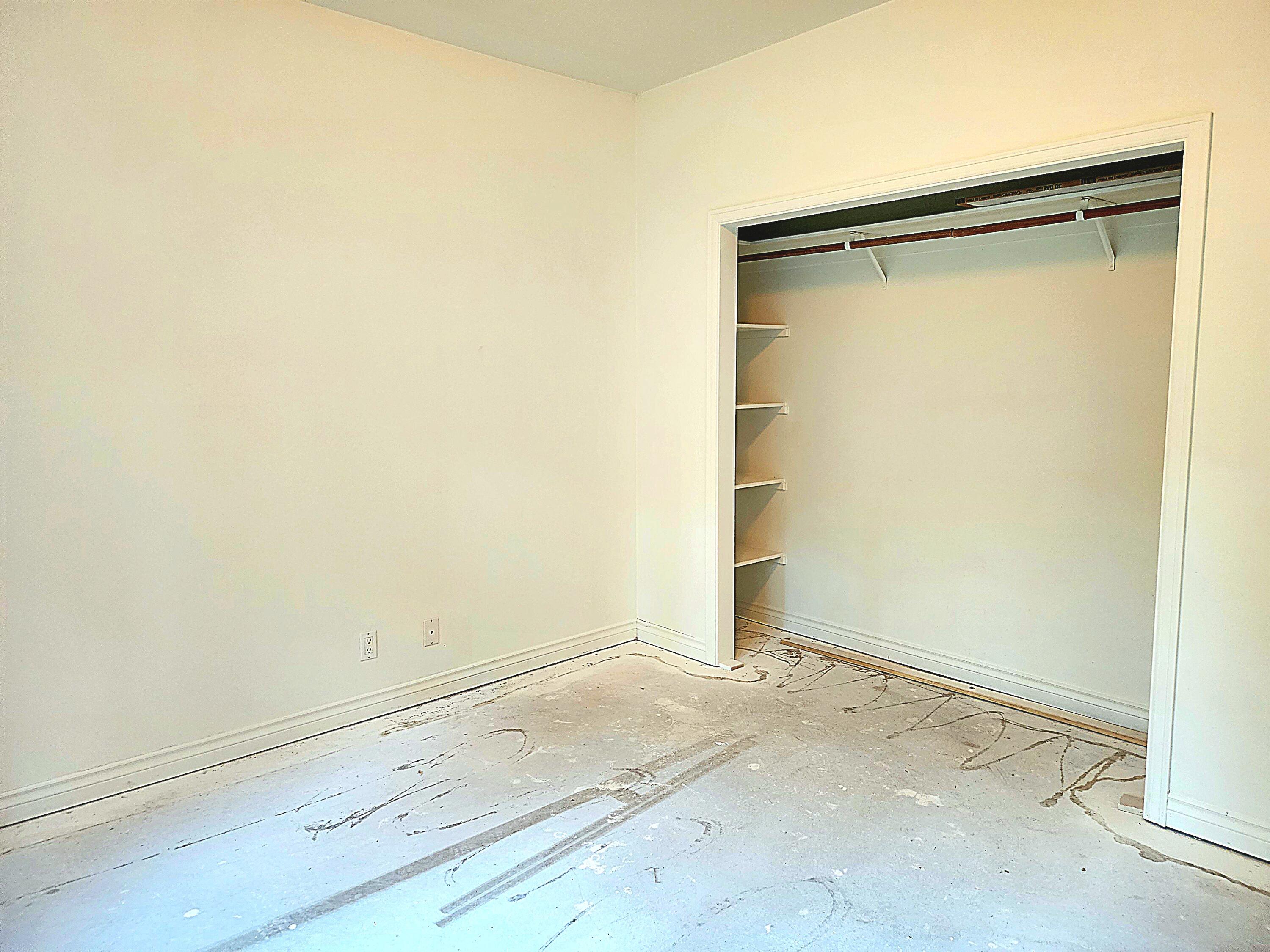 370 34N96 Lewiston, CA 96052 - Photo 26 of 30 a view of a small room