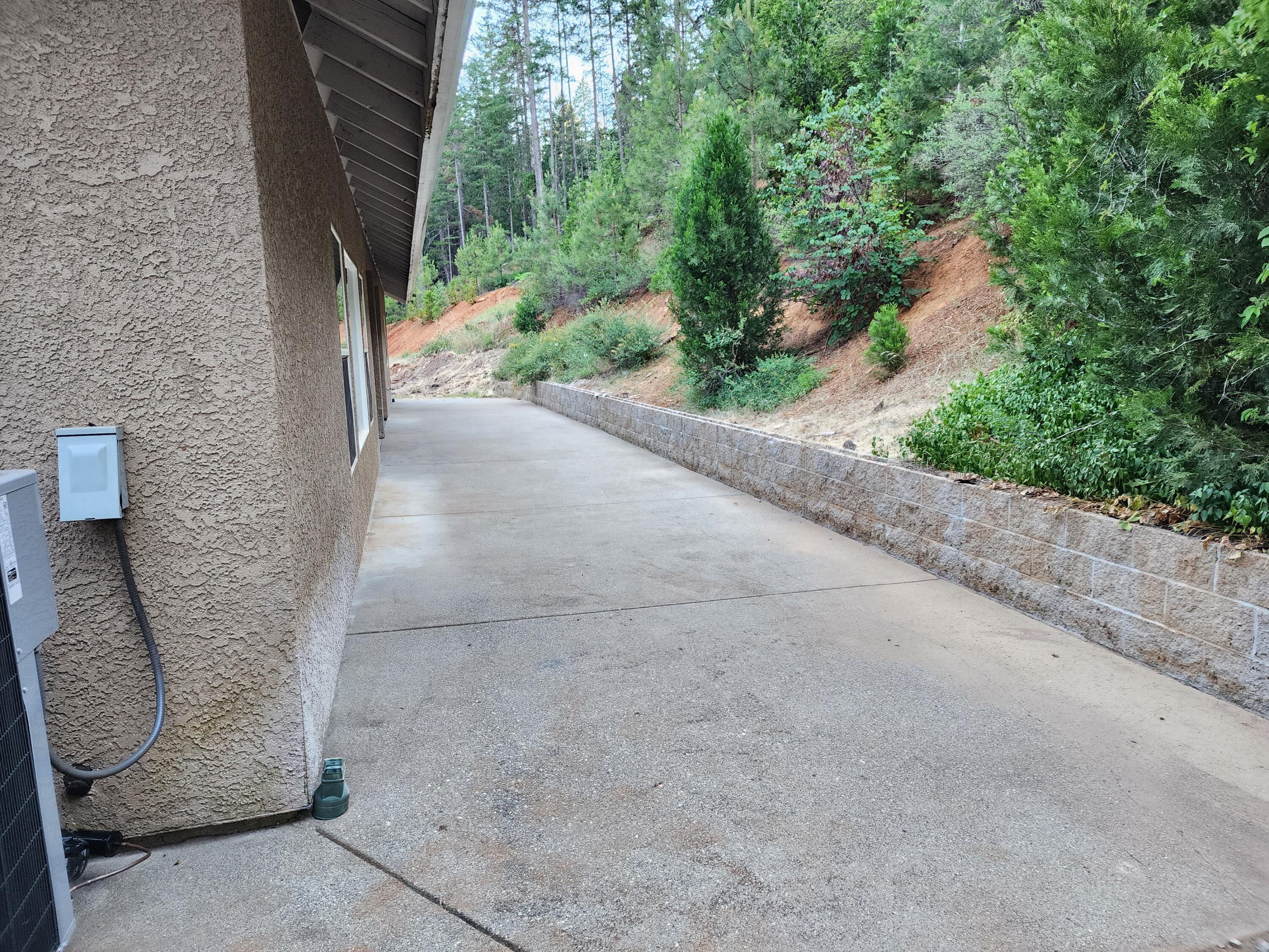 370 34N96 Lewiston, CA 96052 - Photo 28 of 30 a view of a yard with potted plants