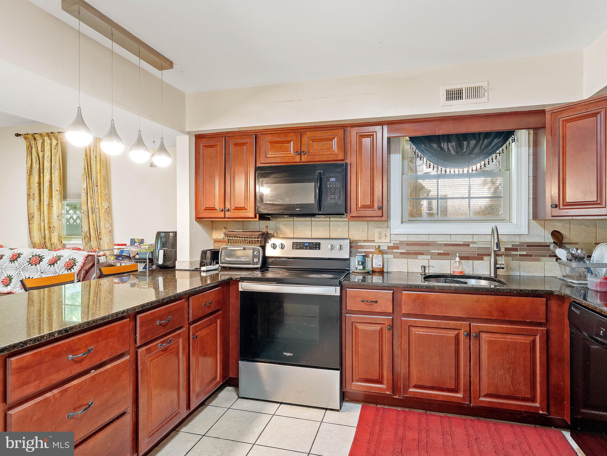 122 Abbey Road Voorhees, NJ 08043 - Photo 13 of 36