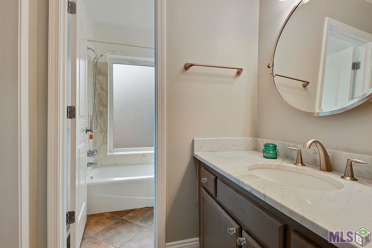1302 Magnolia Ridge Drive Baton Rouge, LA 70816 - Photo 5 of 11