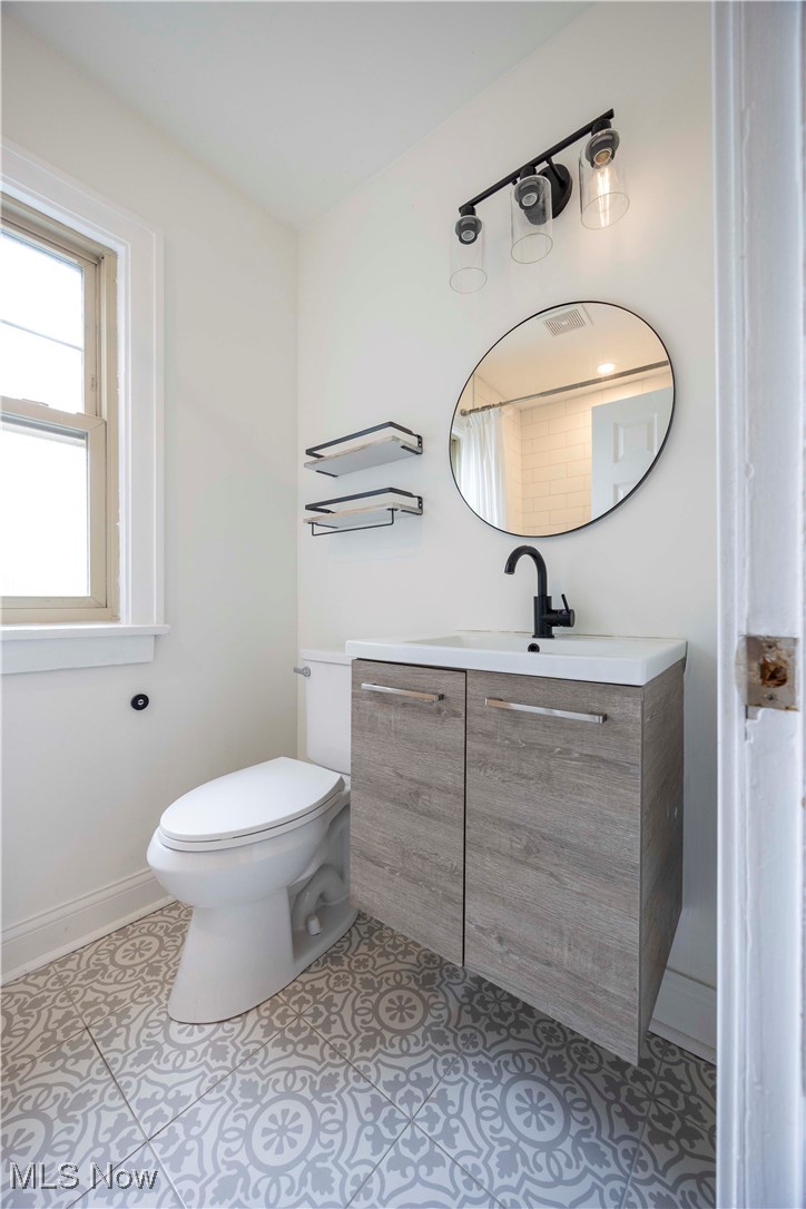 17424 Winslow Road Cleveland, OH 44120 - Photo 26 of 45 Up - Bathroom 1