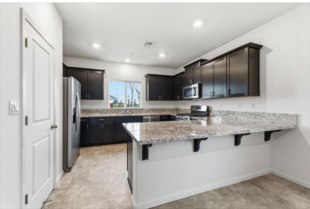 1462 Randy Court Fowler, CA 93625 - Photo 7 of 27