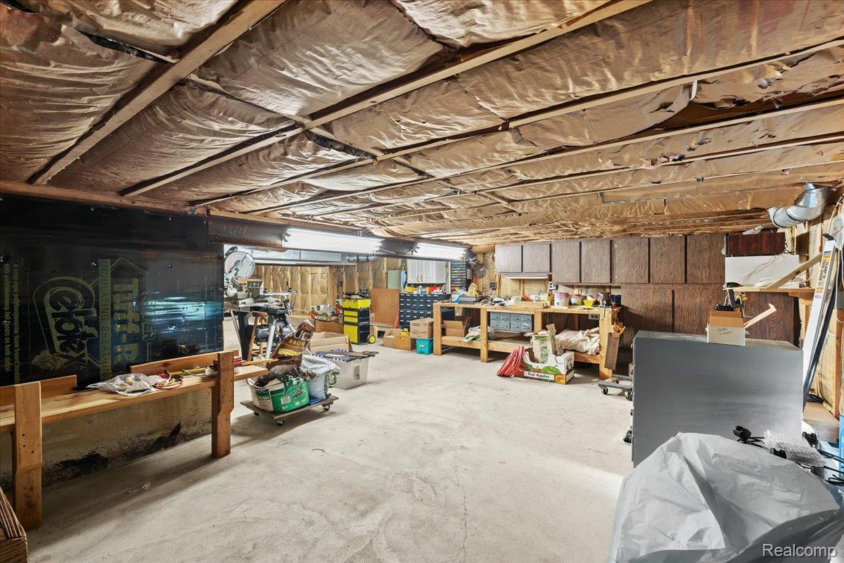 5375 Prentis Road Waterford, MI 48327 - Photo 29 of 52 Spacious crawl space